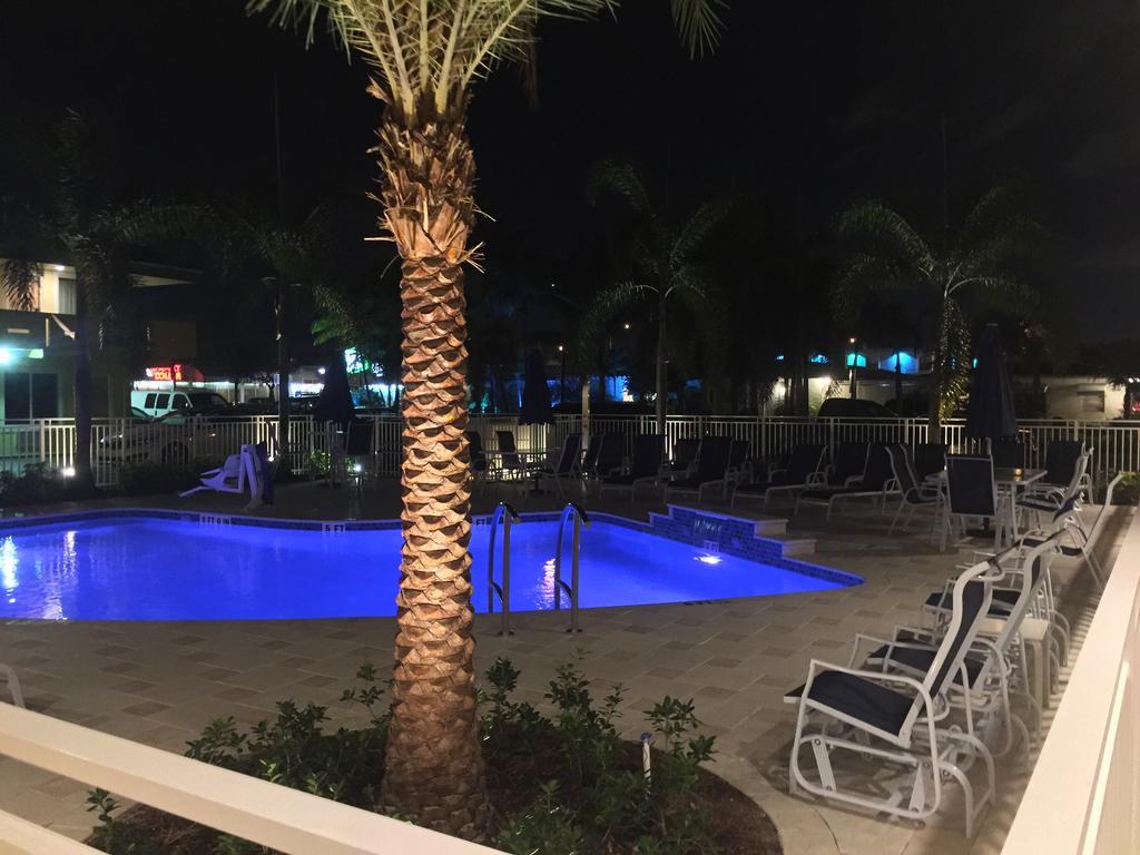 Curtis Inn & Suites Голливуд Экстерьер фото