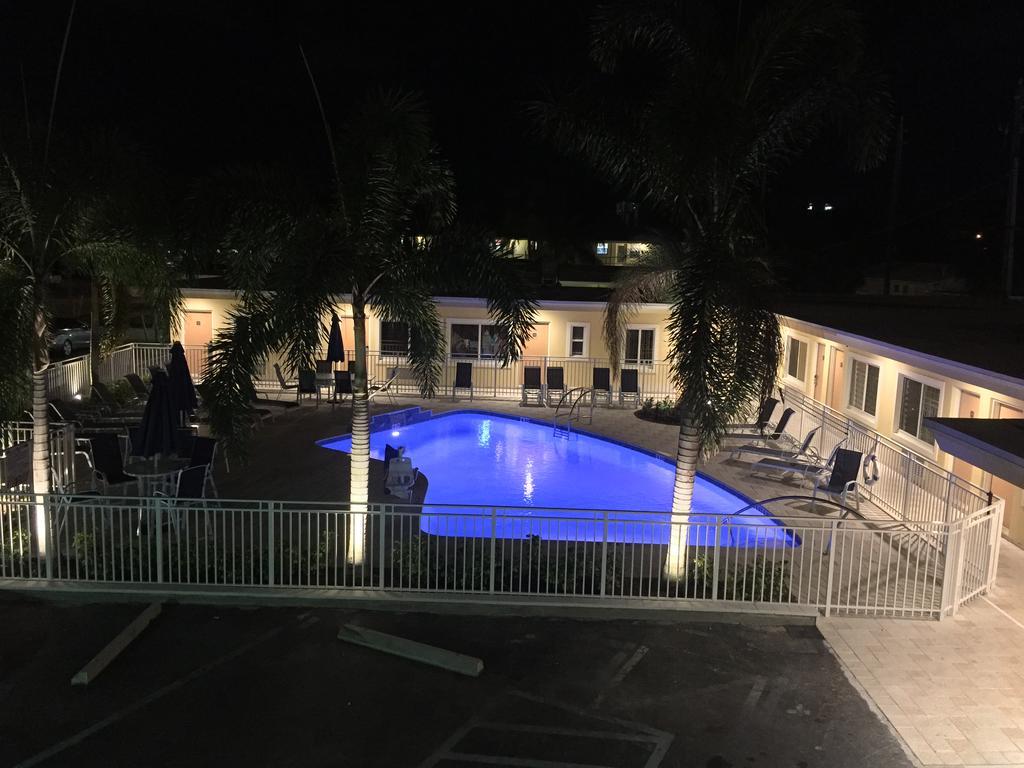 Curtis Inn & Suites Голливуд Экстерьер фото